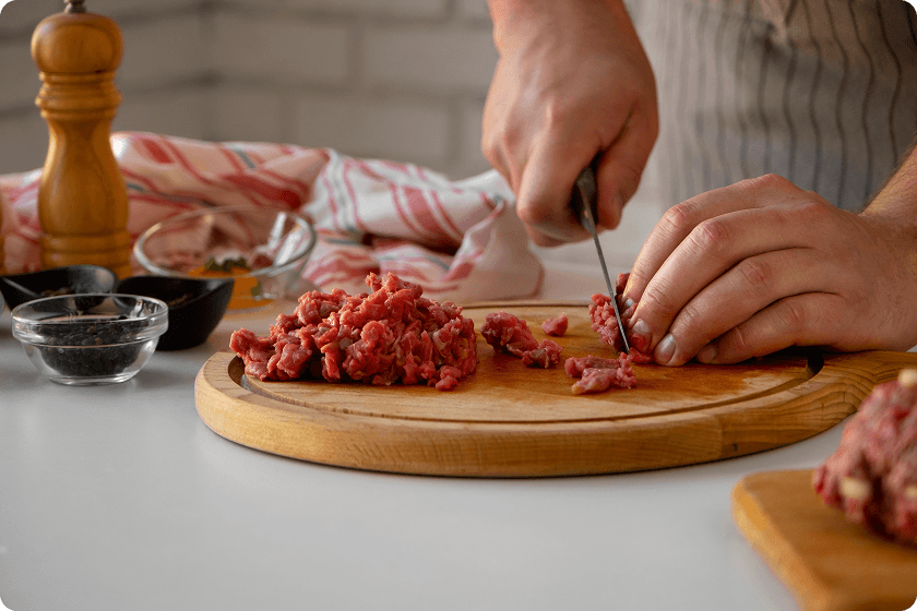 Chopping lean beef for calories in 90/10 ground beef guide