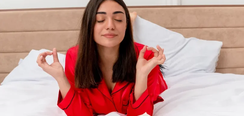 Person tracking bedtime using sleep hygiene checklist to improve deep sleep schedule.