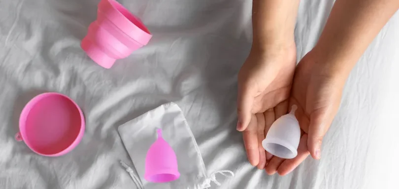 Woman holding emergency contraceptive pills discussing side effects and timely pregnancy prevention.