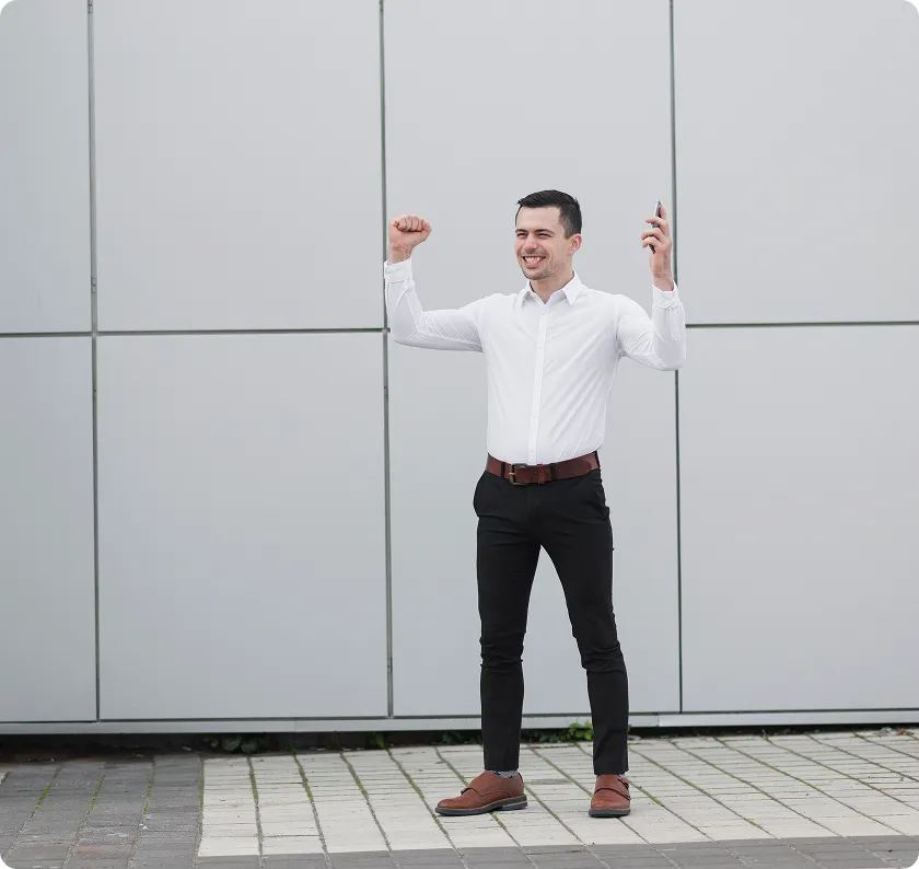 Man following a gym workout routine for men with full body weight lifting.