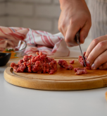 Chopping lean beef for calories in 90/10 ground beef guide