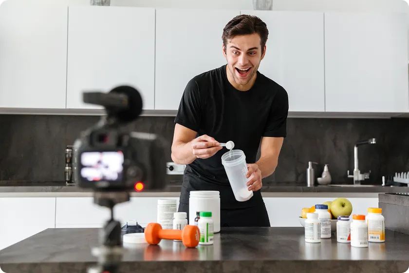 Fitness vlogger preparing a high-quality protein for athletes shake on camera.