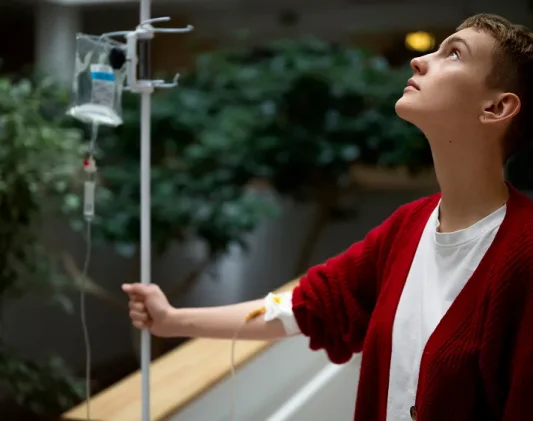 1 Seated patient receiving NAD+ IV drips under NAD+ infusion safety monitoring